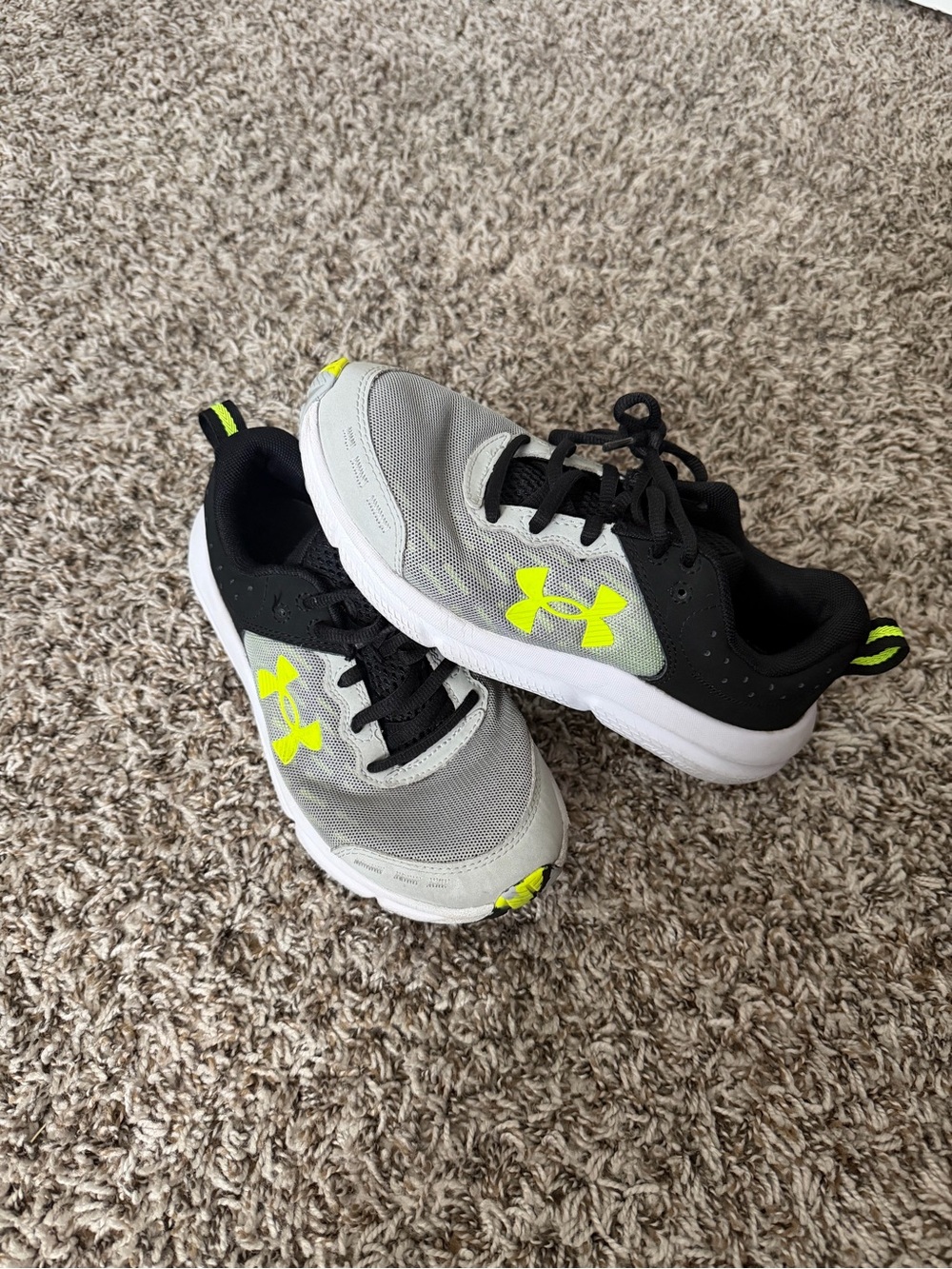 Boys Sz 5y Under Armour